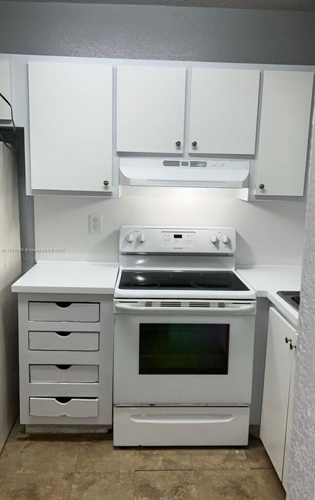 575 W 69th St # 208, Hialeah FL 33014