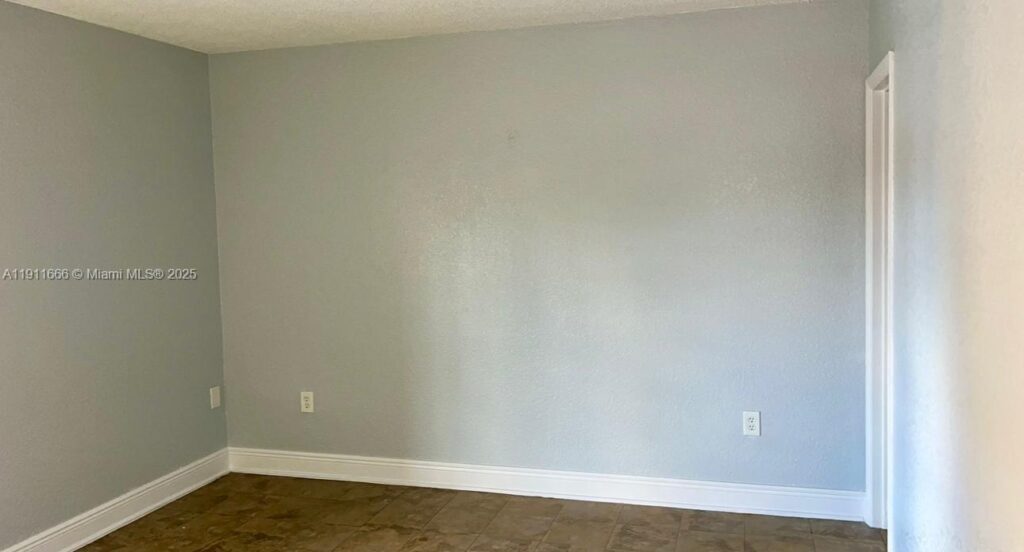 575 W 69th St # 208, Hialeah FL 33014