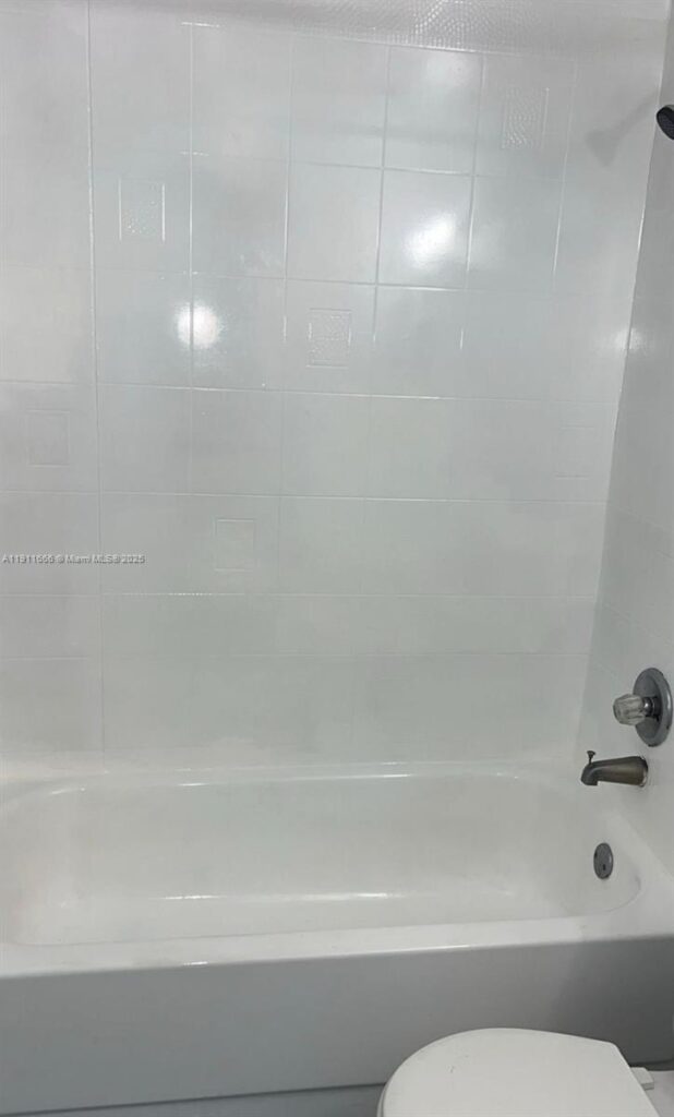575 W 69th St # 208, Hialeah FL 33014