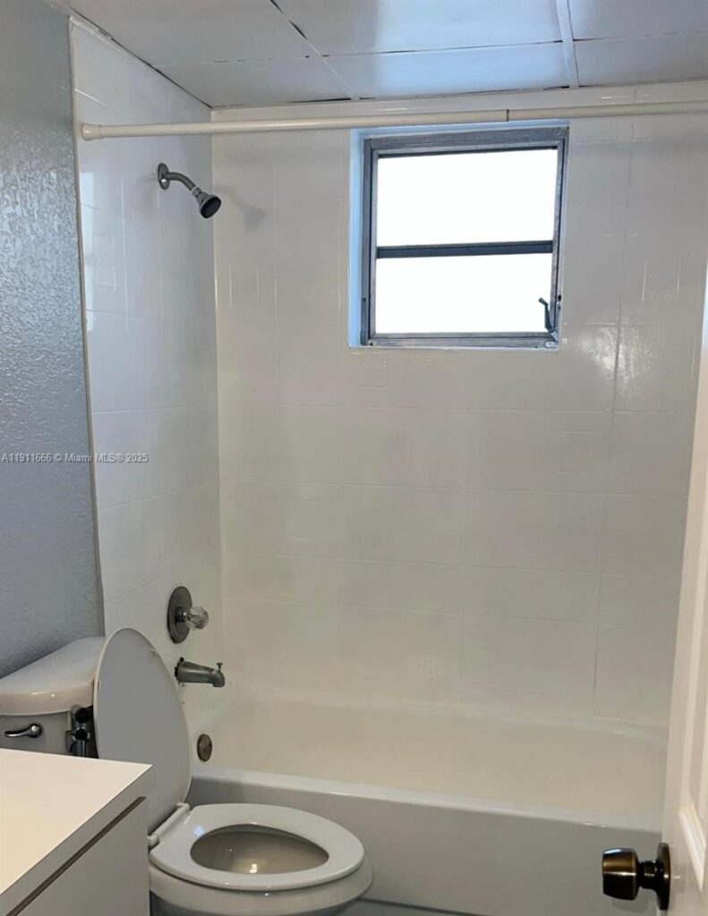 575 W 69th St # 208, Hialeah FL 33014