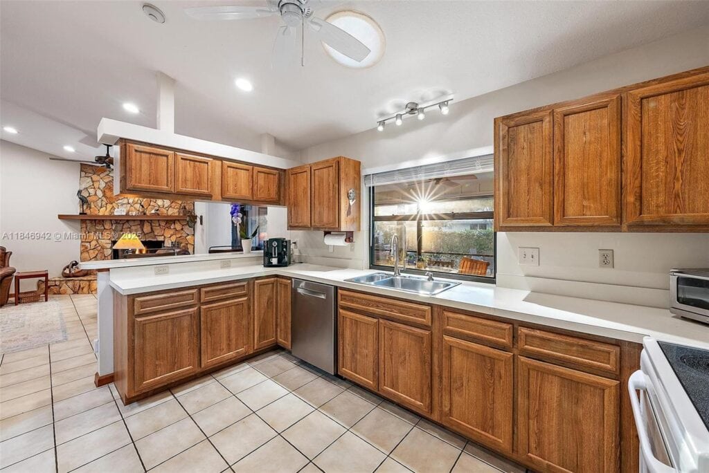 934 Penn Trl, Jupiter FL 33458