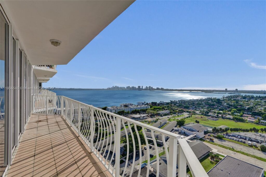 7601 E Treasure Dr, North Bay Village FL 33141