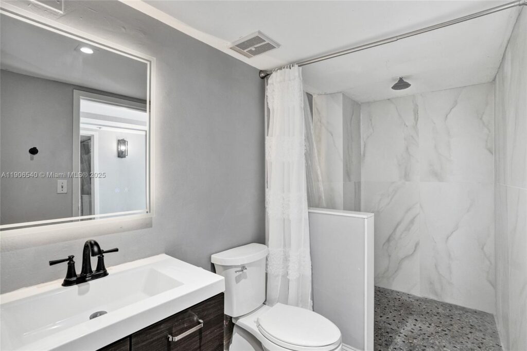 7601 E Treasure Dr, North Bay Village FL 33141
