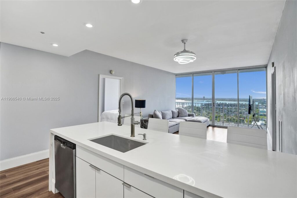 7601 E Treasure Dr, North Bay Village FL 33141