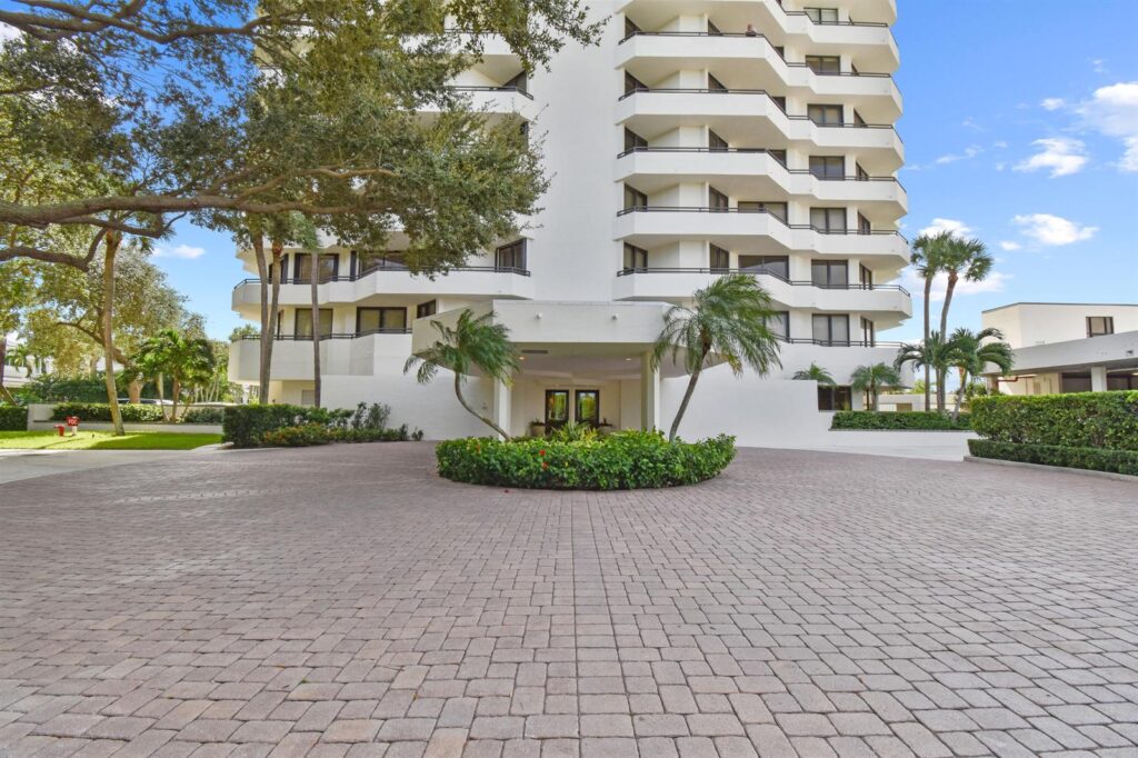 3322 Casseekey Island Road # 302, Jupiter FL 33477