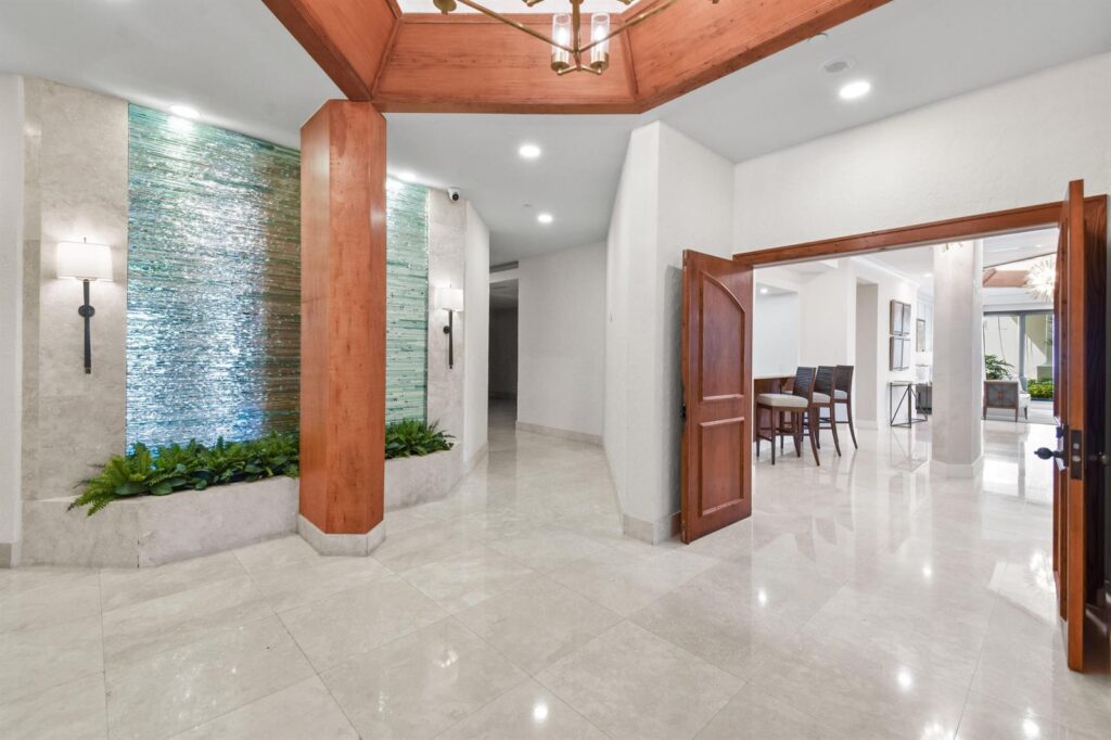 3322 Casseekey Island Road # 302, Jupiter FL 33477