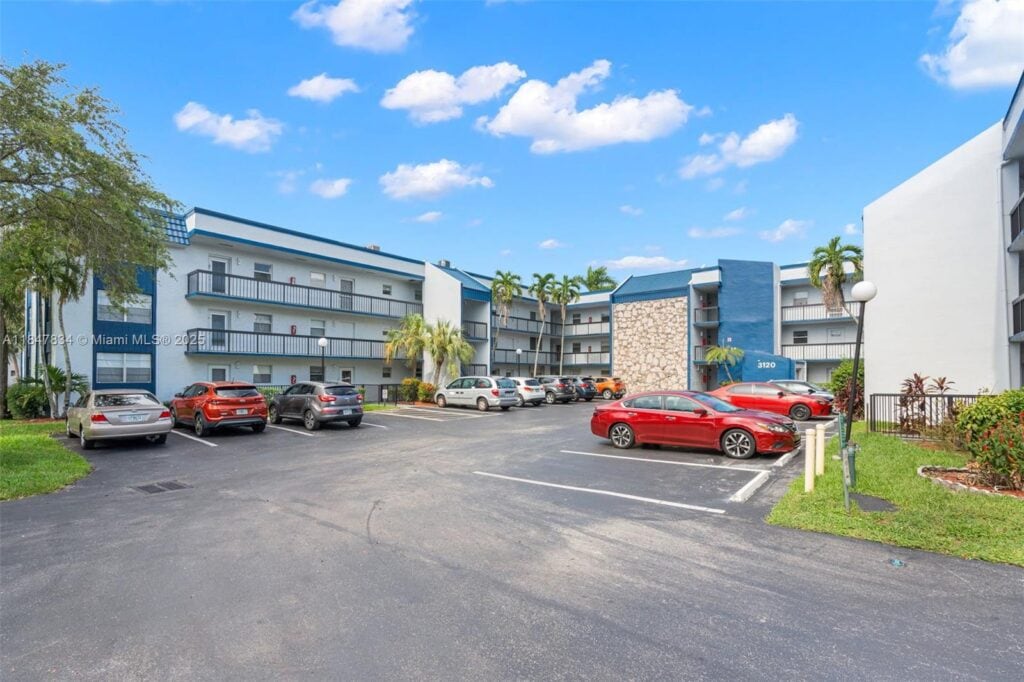 3120 Holiday Springs Blvd # 301, Margate FL 33063