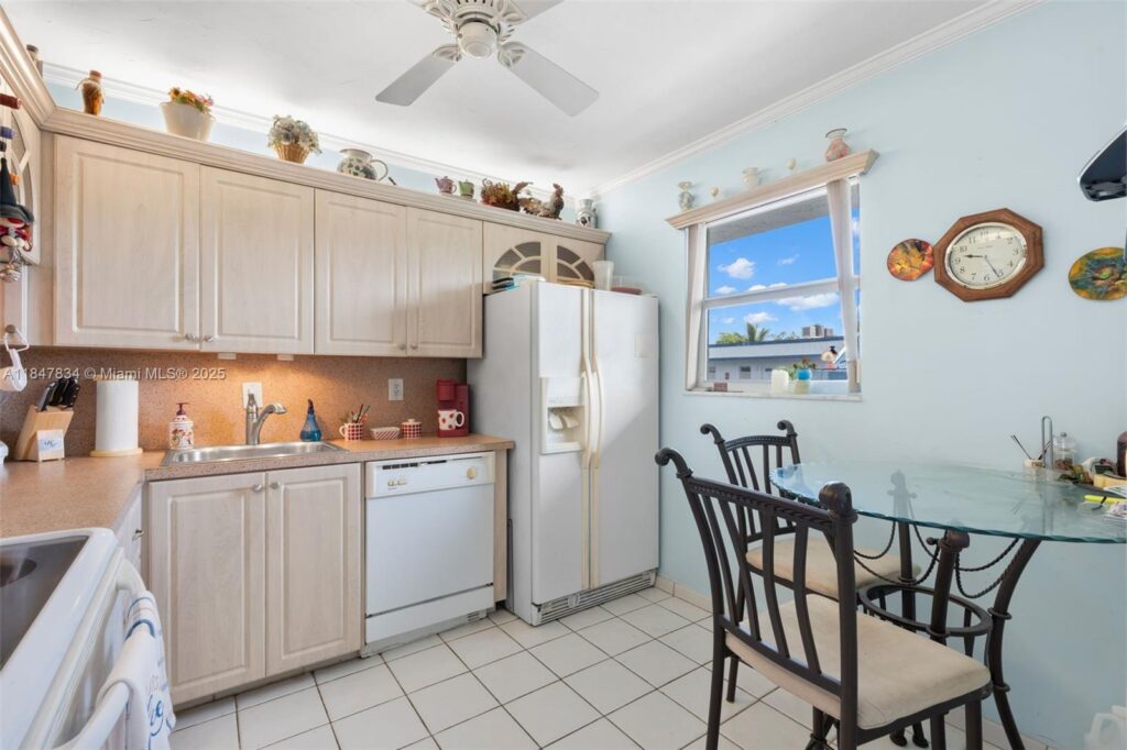 3120 Holiday Springs Blvd # 301, Margate FL 33063