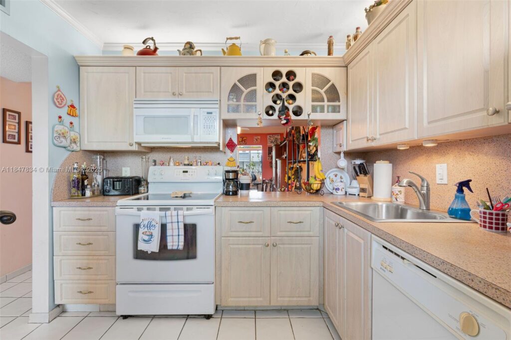 3120 Holiday Springs Blvd # 301, Margate FL 33063