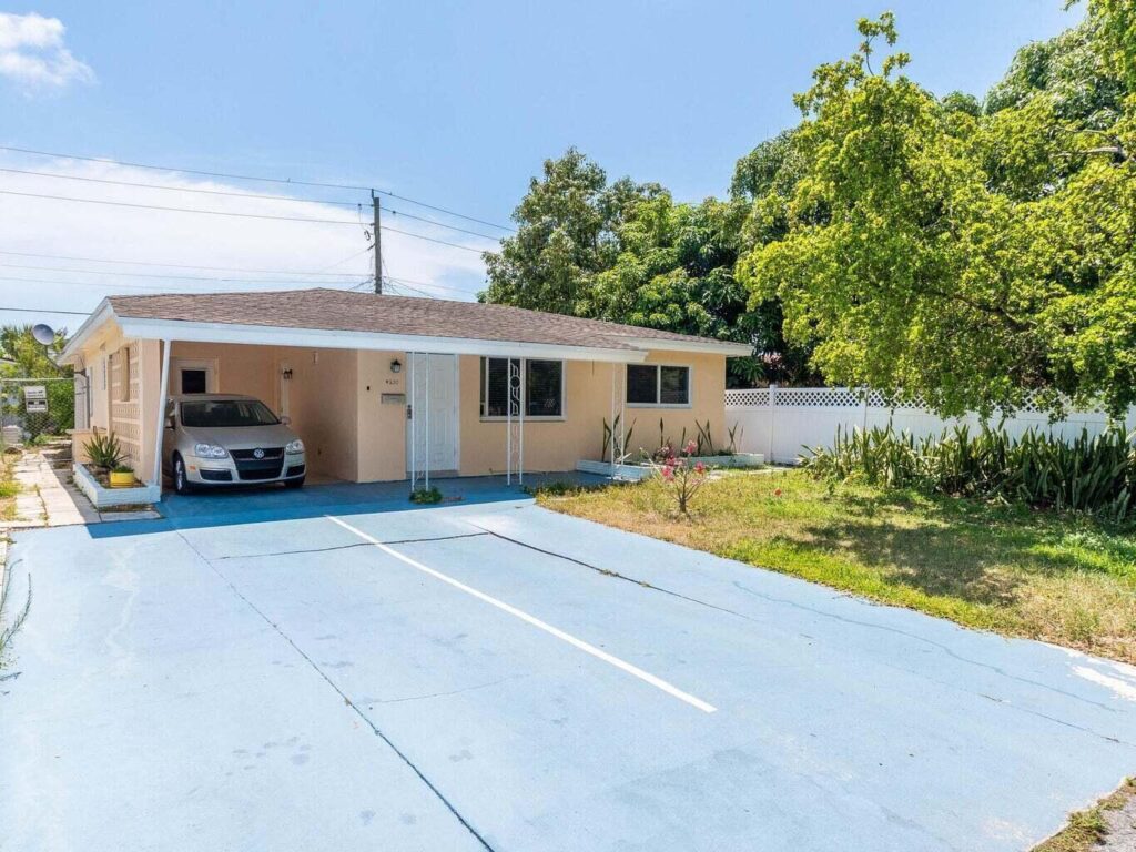 4230 NE 1st Terrace, Oakland Park FL 33334