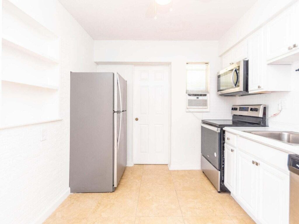 4230 NE 1st Terrace, Oakland Park FL 33334