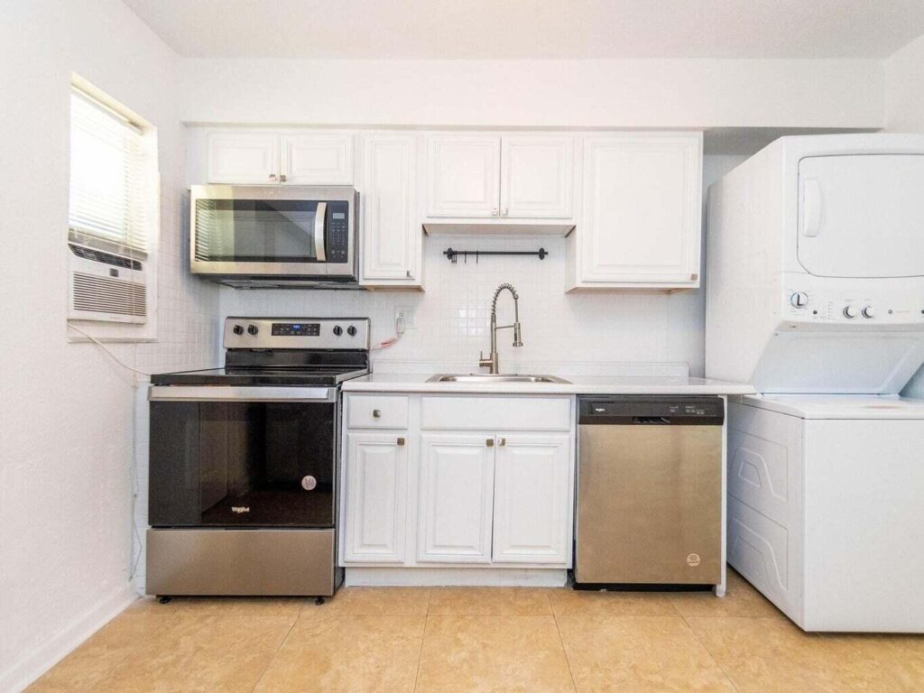 4230 NE 1st Terrace, Oakland Park FL 33334