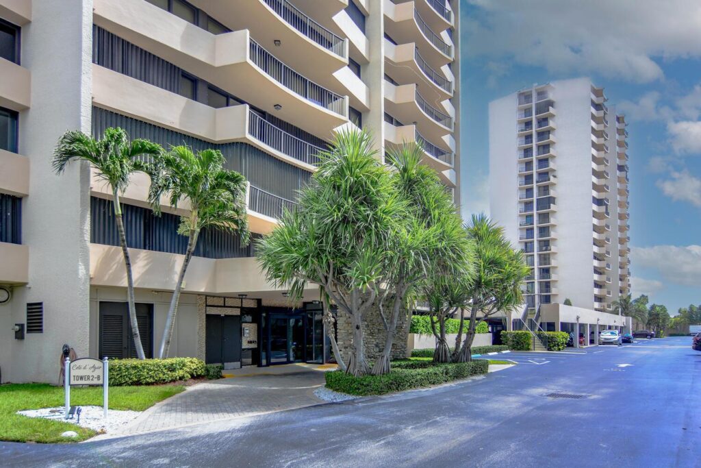 4200 N Ocean Drive # 605, Singer Island FL 33404