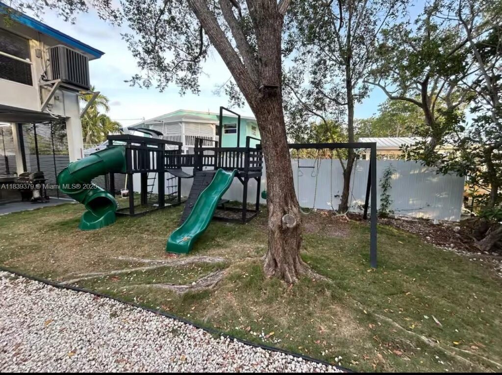 350 Hazel St # 350, Key Largo FL 33037