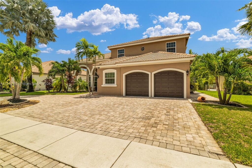 15974 SW 16th St, Pembroke Pines FL 33027