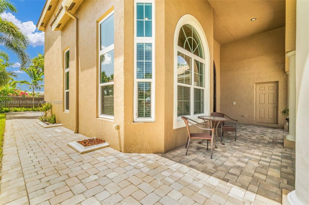 15974 SW 16th St, Pembroke Pines FL 33027