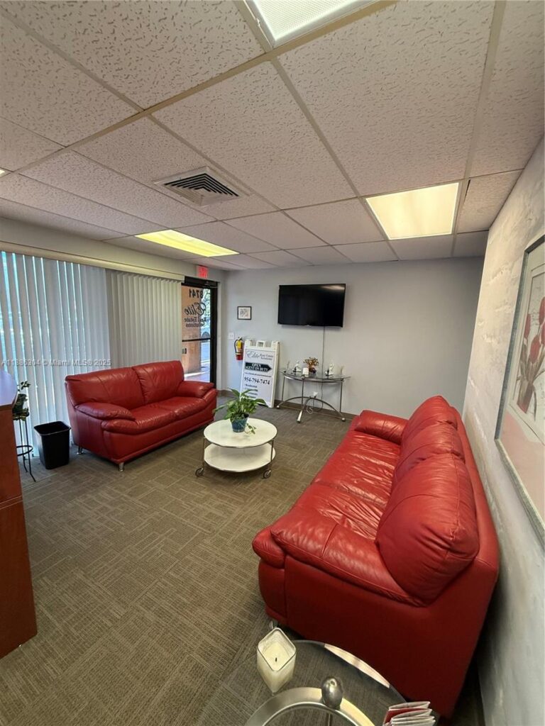 8741 NW 57th St, Tamarac FL 33351