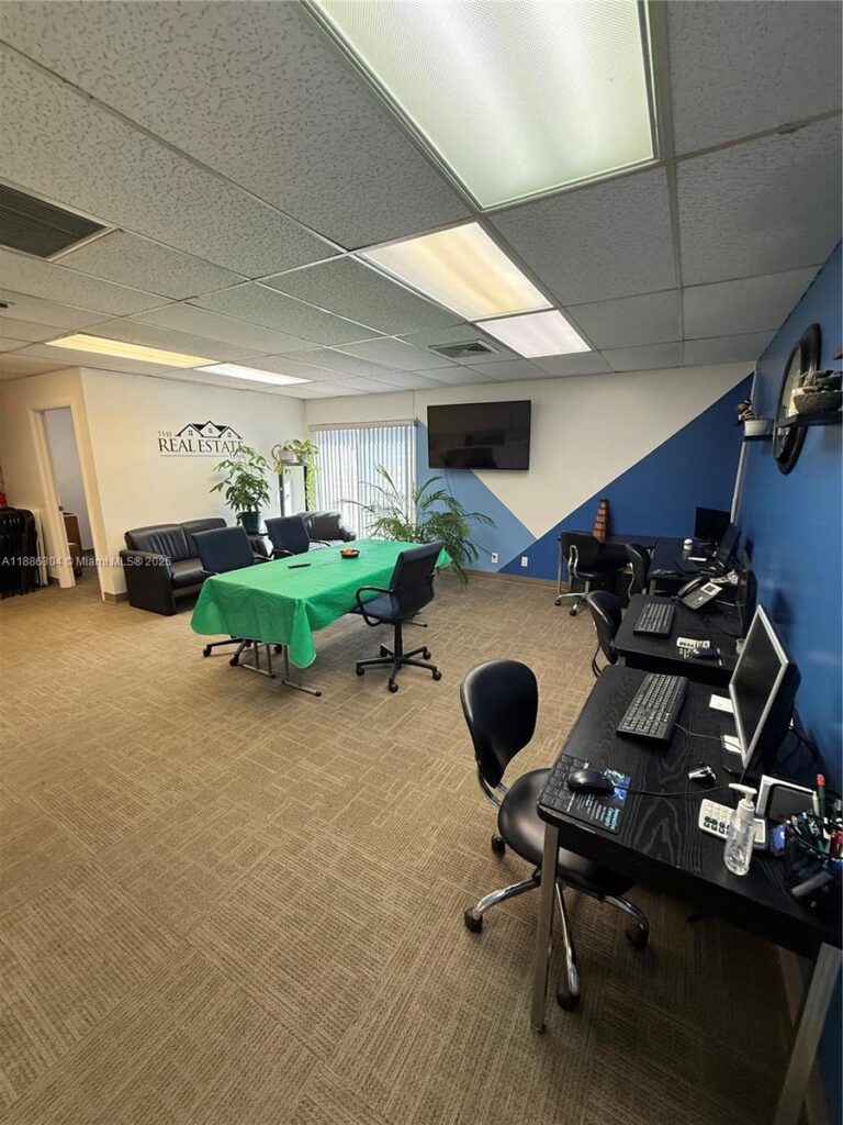 8741 NW 57th St, Tamarac FL 33351