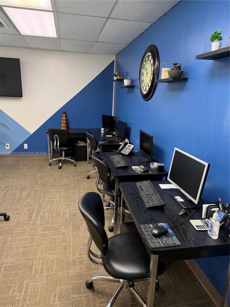 8741 NW 57th St, Tamarac FL 33351
