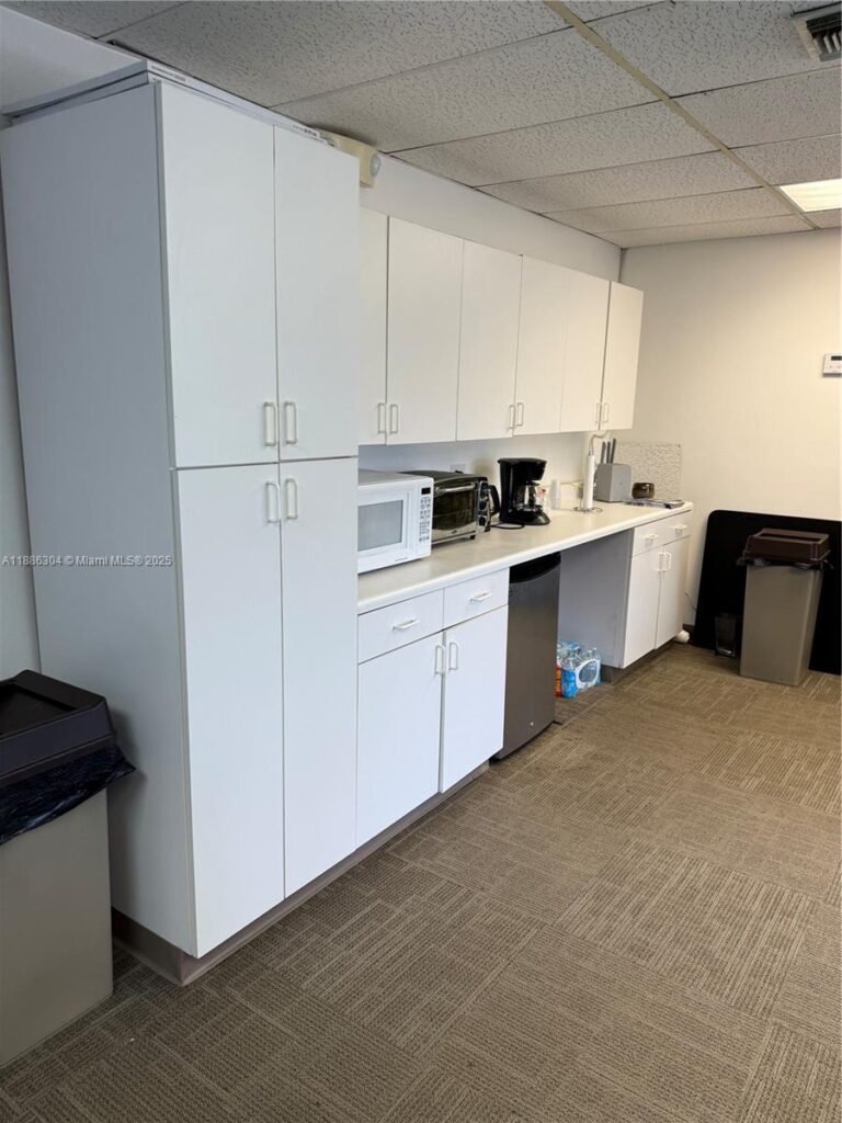 8741 NW 57th St, Tamarac FL 33351