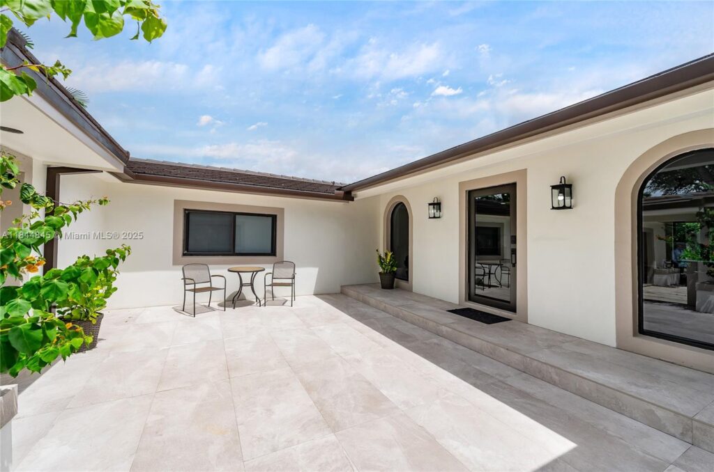 117 S Royal Poinciana Blvd, Miami Springs FL 33166