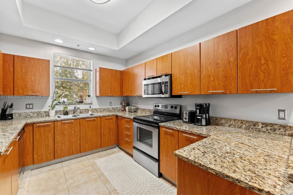 2344 Vintage Dr, Lighthouse Point FL 33064