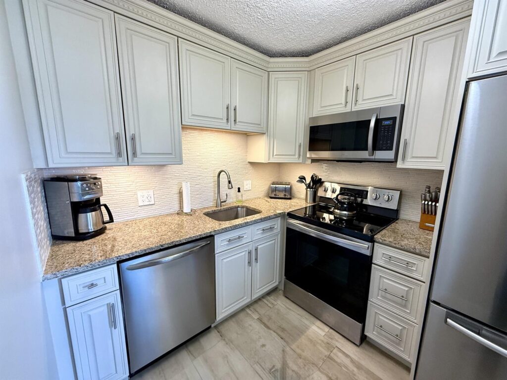 359 Oakridge T, Deerfield Beach FL 33442