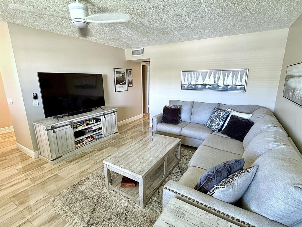 359 Oakridge T, Deerfield Beach FL 33442