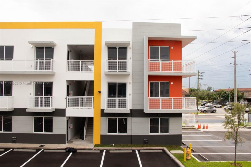 1455 W 29th St # 113, Hialeah FL 33012
