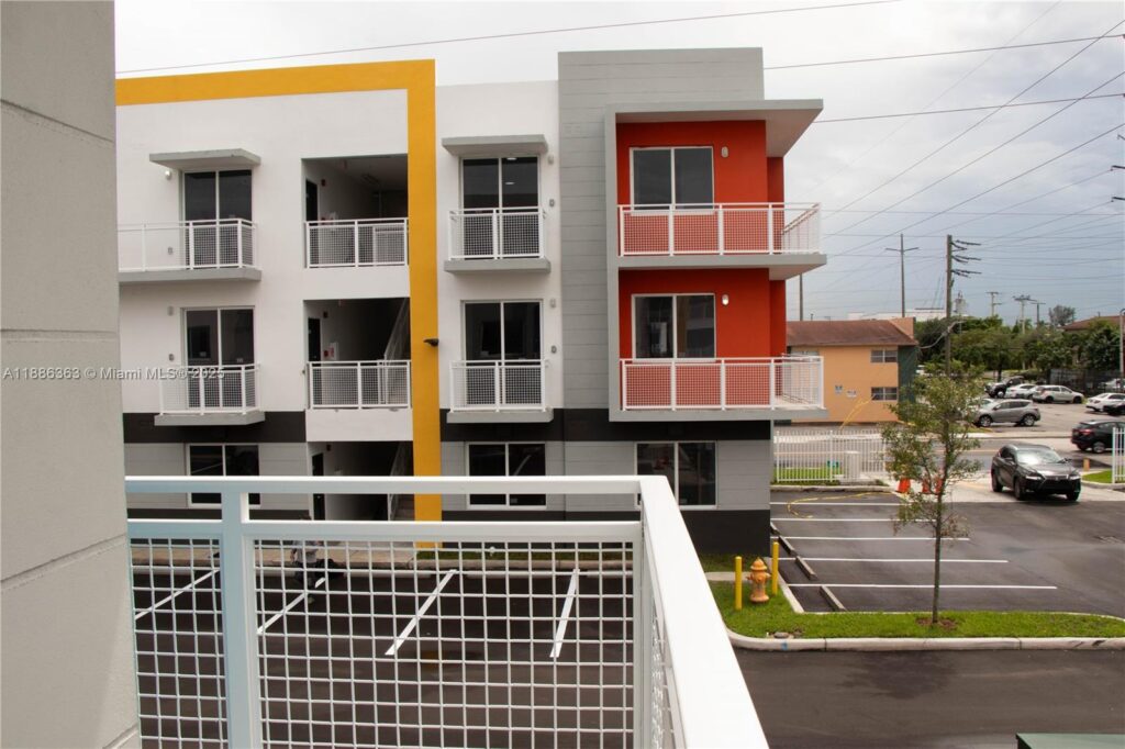 1455 W 29th St # 113, Hialeah FL 33012
