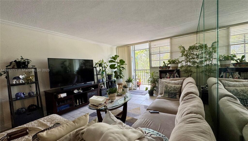 16518 NE 26th Ave # 304, North Miami Beach FL 33160