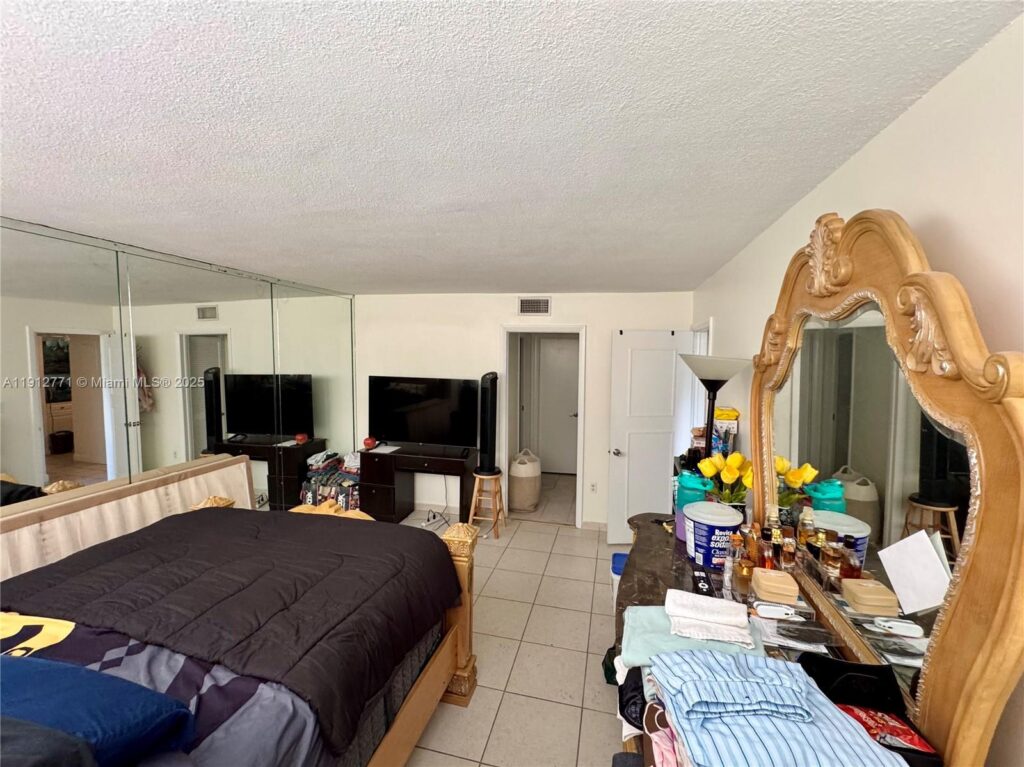 16518 NE 26th Ave # 304, North Miami Beach FL 33160