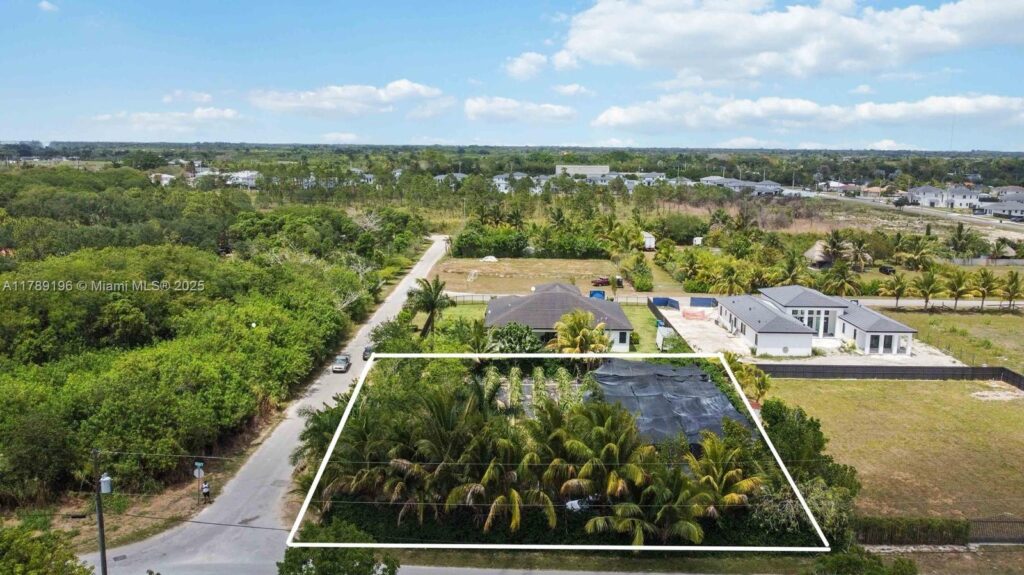 19785 SW 326th St, Homestead FL 33030