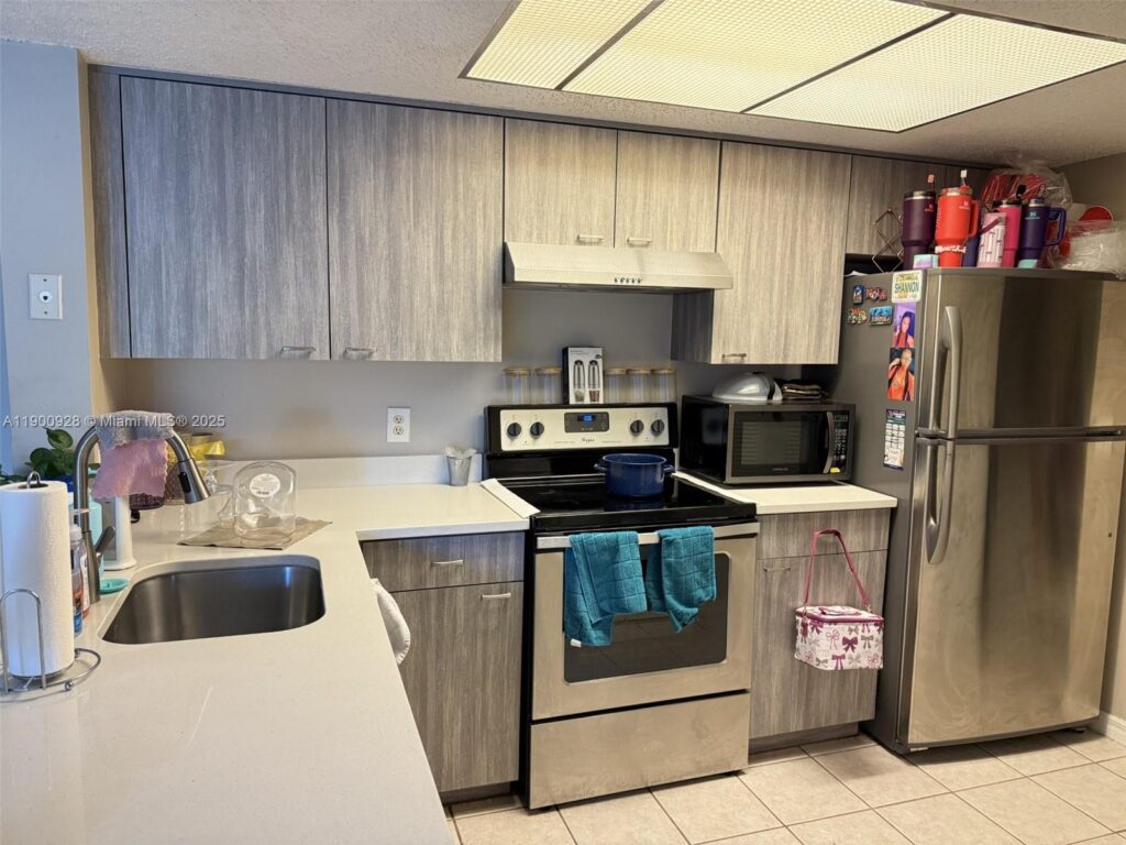 5015 Wiles Rd # 207, Coconut Creek FL 33073