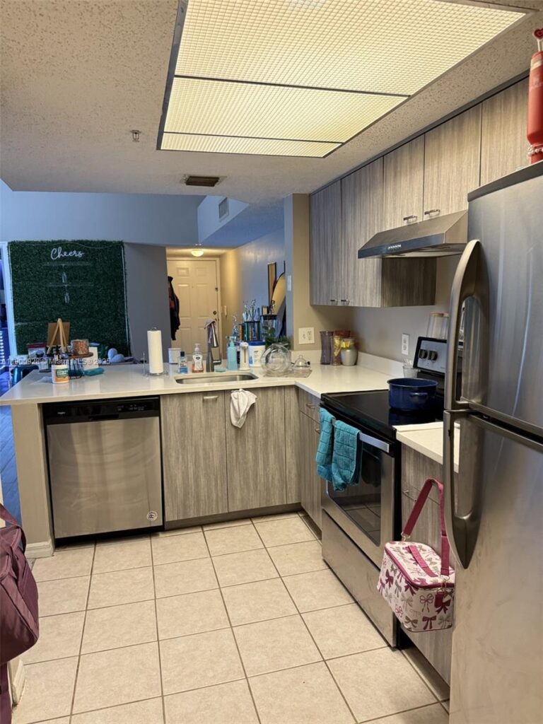5015 Wiles Rd # 207, Coconut Creek FL 33073