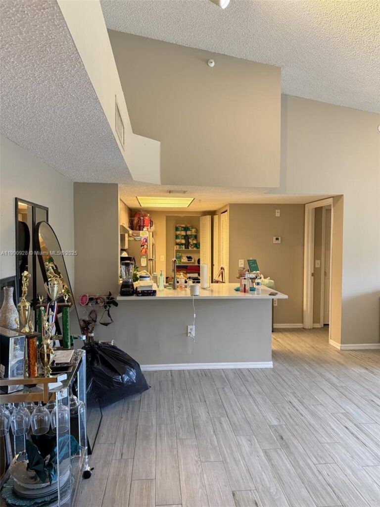5015 Wiles Rd # 207, Coconut Creek FL 33073
