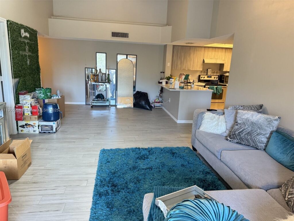 5015 Wiles Rd # 207, Coconut Creek FL 33073