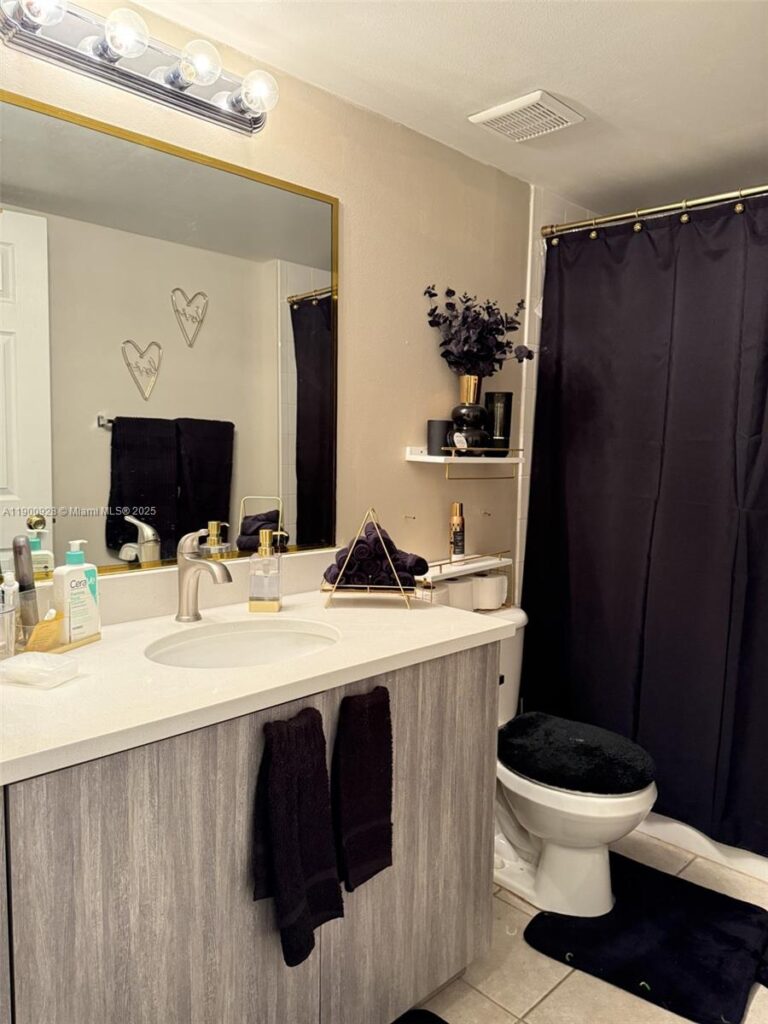 5015 Wiles Rd # 207, Coconut Creek FL 33073