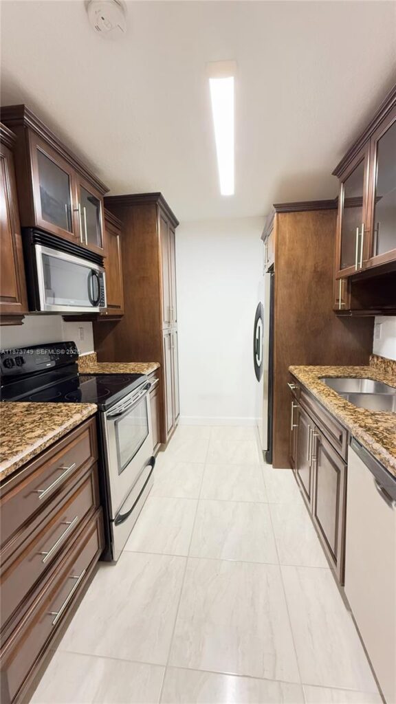 7121 Miami Lakes Dr # Q8, Miami Lakes FL 33014