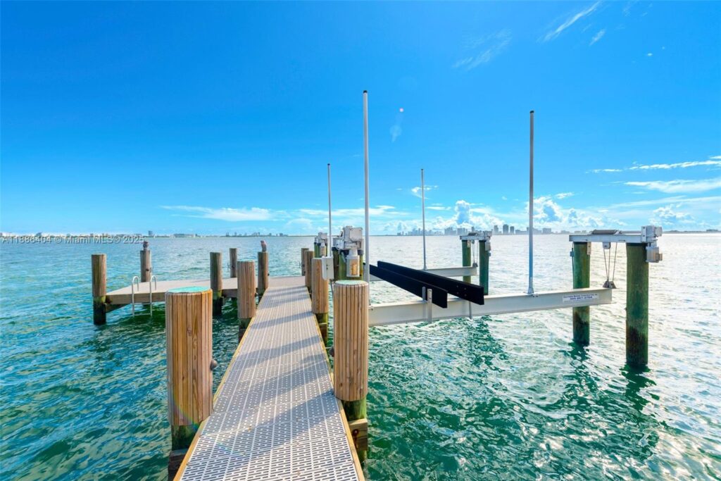 1580 S Treasure Dr, North Bay Village FL 33141