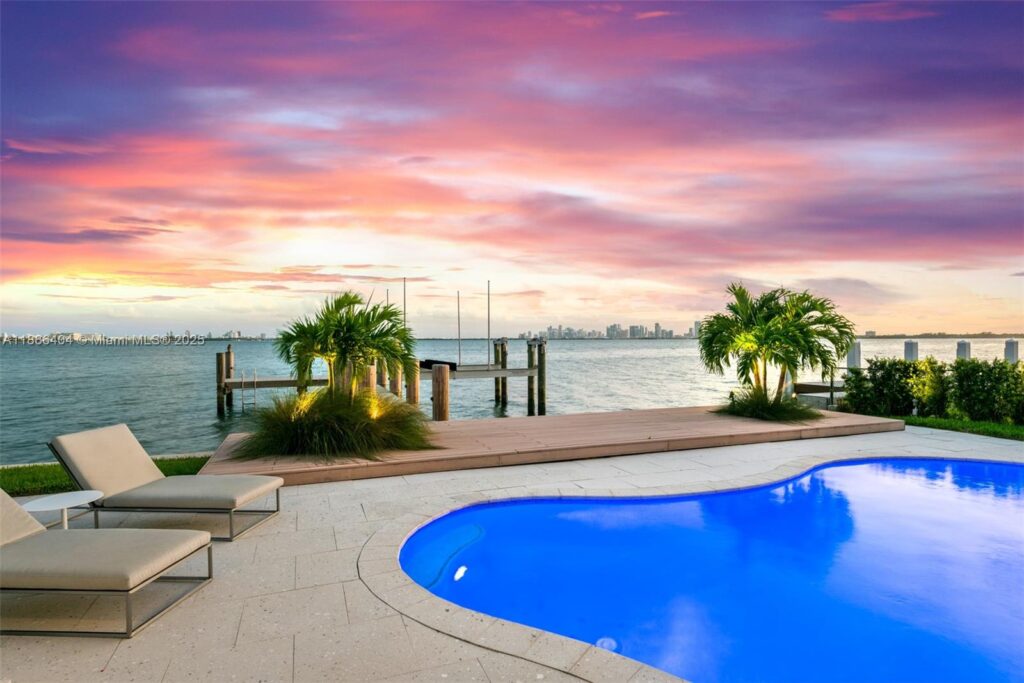 1580 S Treasure Dr, North Bay Village FL 33141