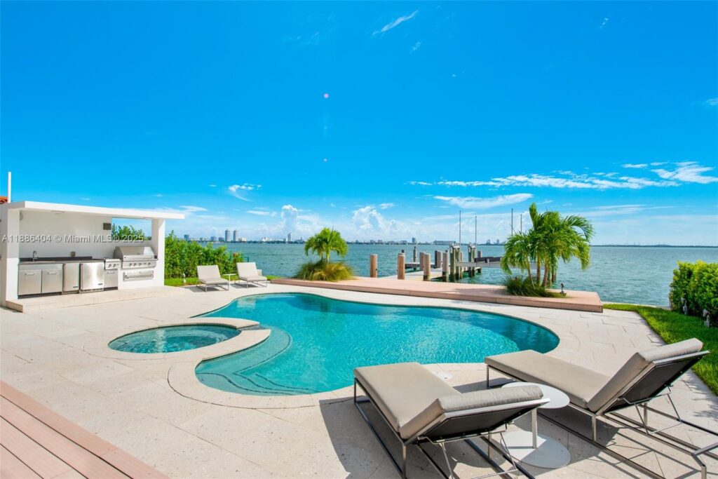 1580 S Treasure Dr, North Bay Village FL 33141