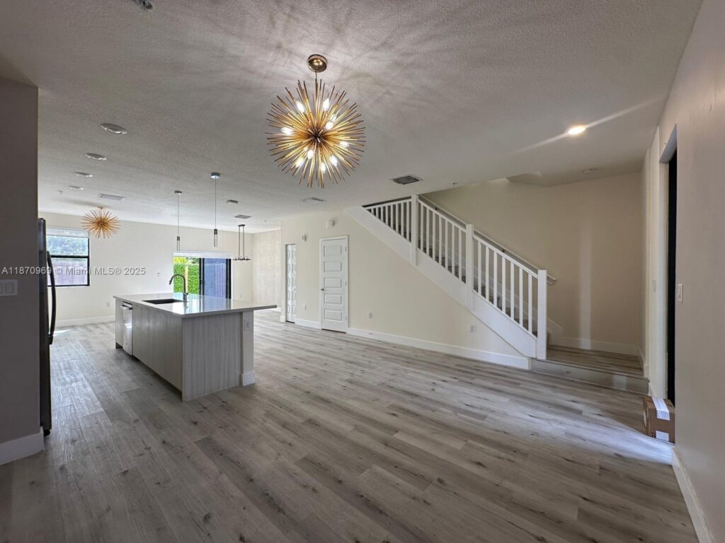 10413 NW 82nd St # 9, Doral FL 33178