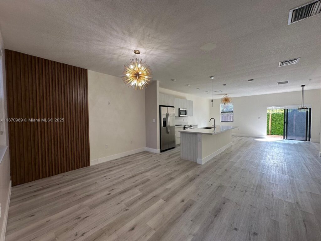 10413 NW 82nd St # 9, Doral FL 33178