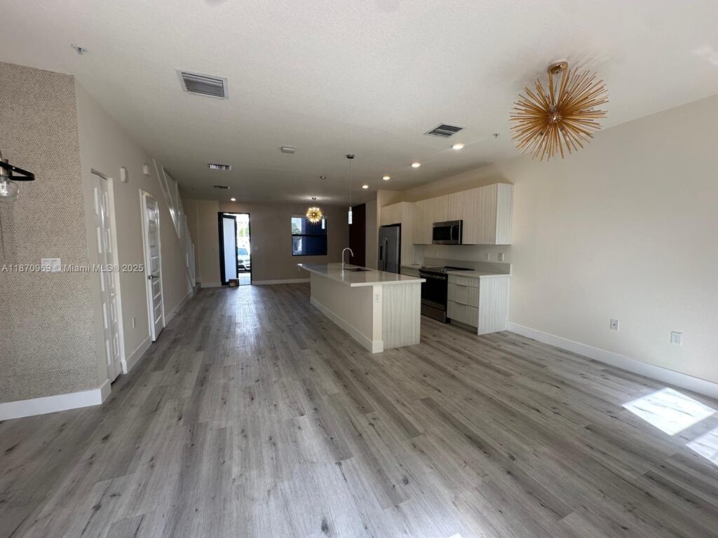 10413 NW 82nd St # 9, Doral FL 33178