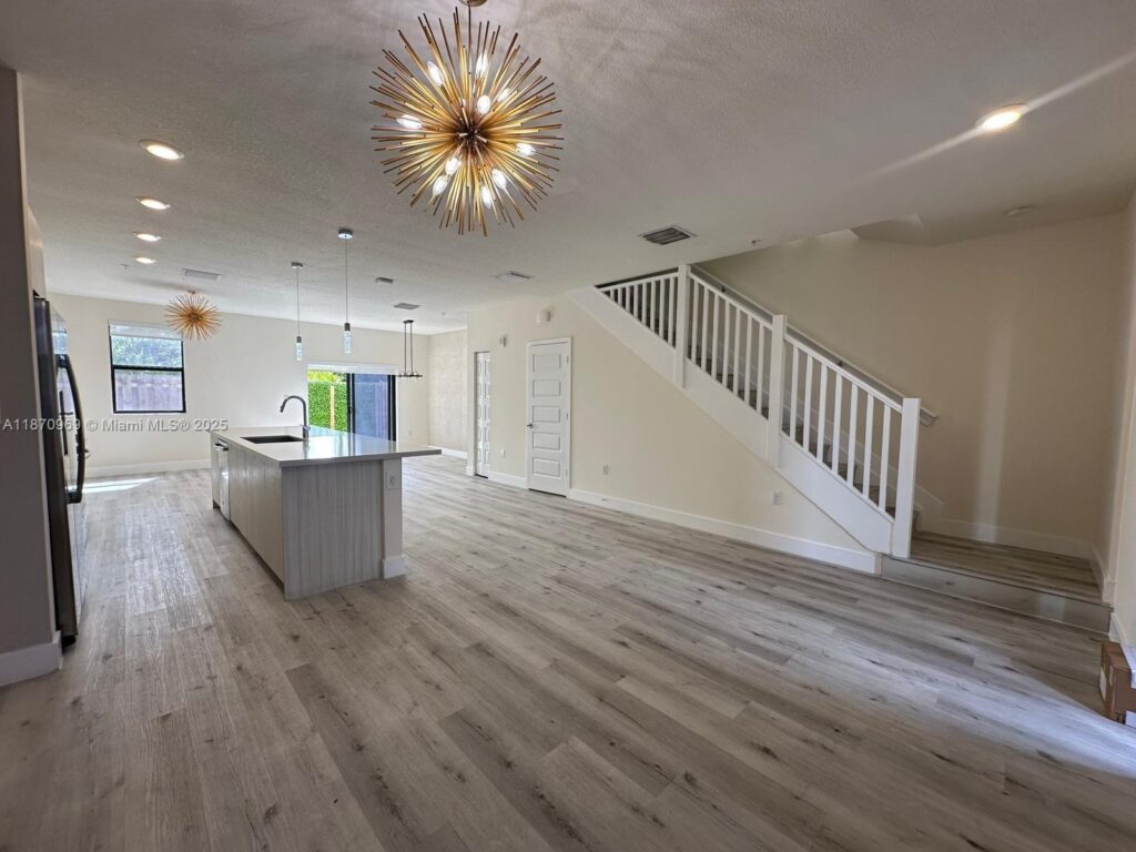 10413 NW 82nd St # 9, Doral FL 33178