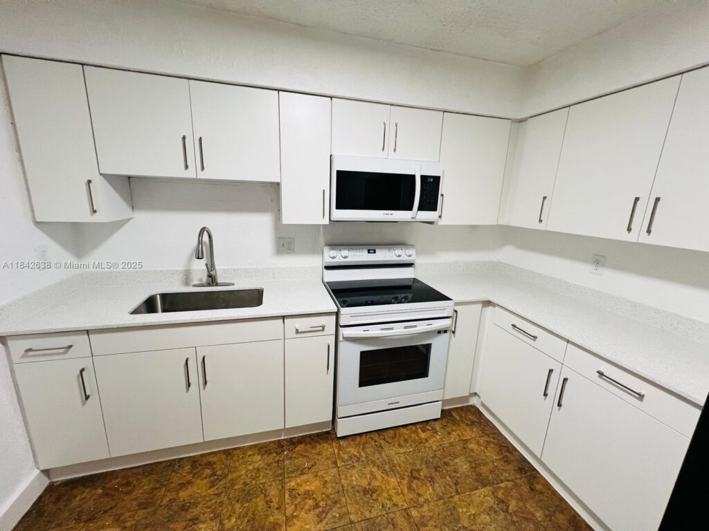 2019 COLMAR AVE, Sebring FL 33870