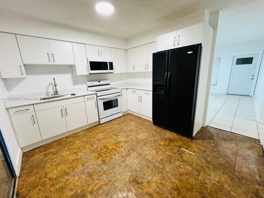 2019 COLMAR AVE, Sebring FL 33870