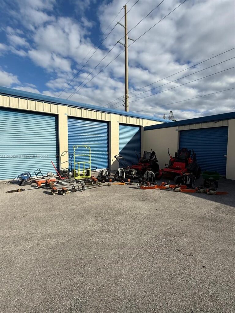 305 SW 9th Ave, Florida City FL 33034