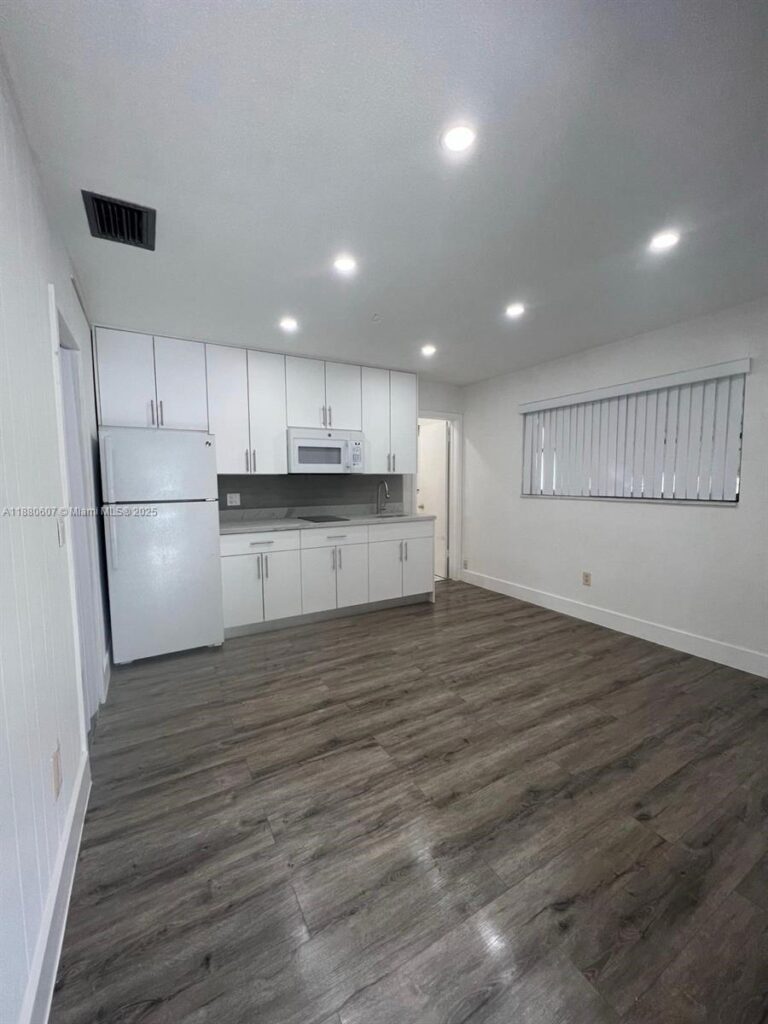 222 SW 8th St # C, Dania Beach FL 33004